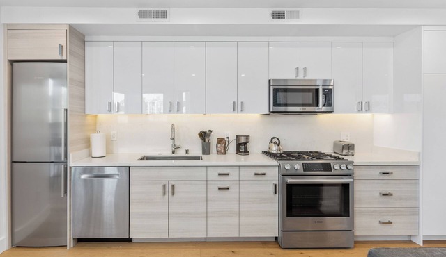 2BR 1BA Condo w Rooftop Deck - San Francisco Life Real Estate n