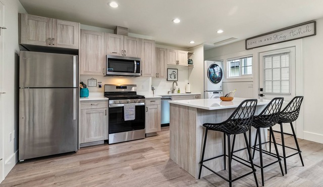 2Br/1Ba cozy home in downtown Lynden