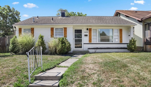 2BR/1BA home with Fenced Yard