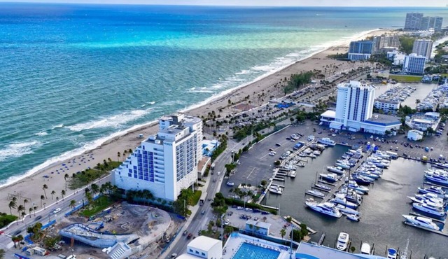 2BR 1BA off Las Olas Steps to Beach