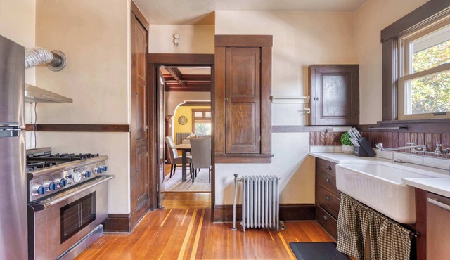 2BR/1BA Portland Craftsman Central Location