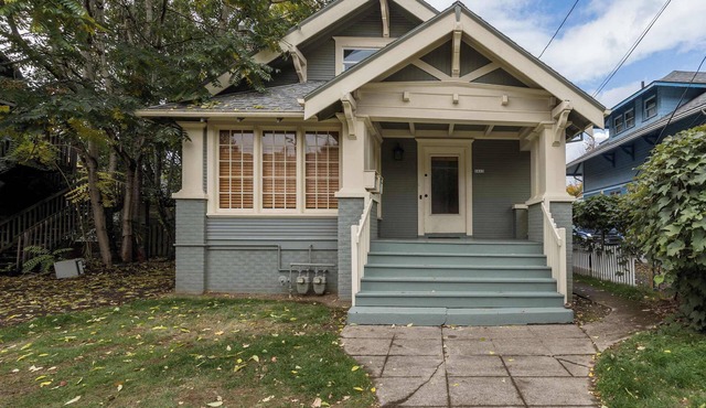 2BR/1BA Remodeled Duplex Heart of Hawthorne