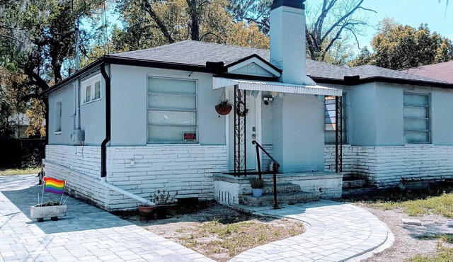 2BR/1BA w/Backyard near Jax Zoo - Welcome, Train Enthusiasts!