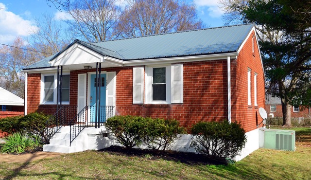 2BR 1BATH Cozy Cottage Quiet Area! 12mins-Downtown Nashville 10mins-Brentwood!