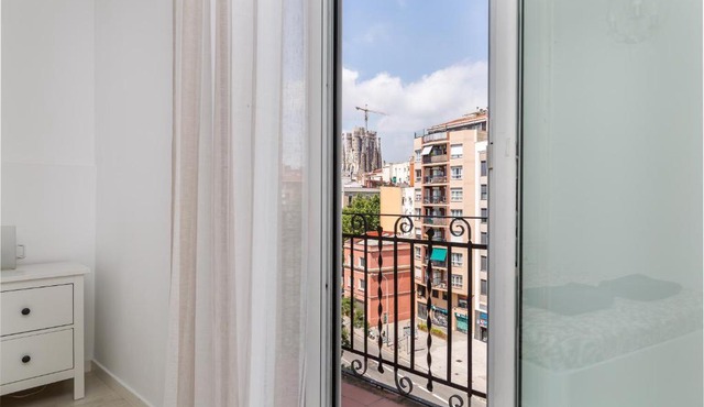 2BR - 1BH APARTMENT 5 min WALK from SAGRADA FAMILIA