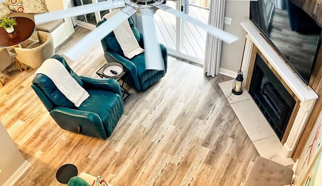 2BR 2.5 BA Townhome. Conveniently located to everything!