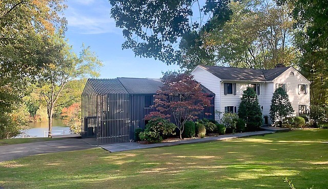 2BR, 2 King beds, 1 BA, and Kitchenette in Lakeside Home in Greenwich.