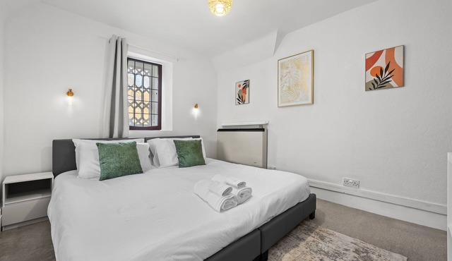 2BR | 2 Zip-Kings/4 Singles | Private Parking