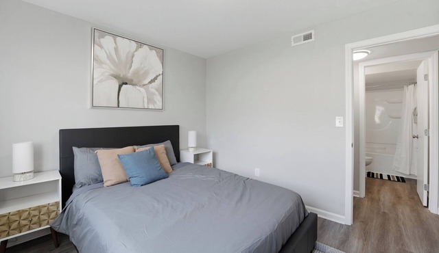 2BR/2BA Apartment | Work-Friendly | Extended Stay