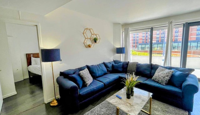 2BR/2Ba Apt-5 min to Seton Hall w/patio & parking