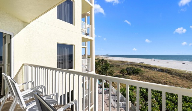 2BR/2BA Condo: Beachfront, Balcony, Pool