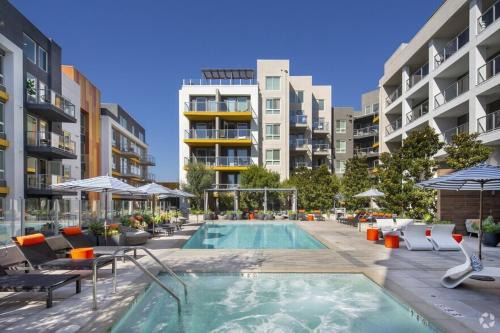 2BR 2BA Condo in Marina Del Rey - 5 Star Location - 15 min to LAX Airport