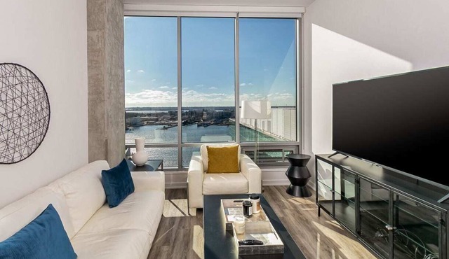 2BR/2BA Elegant Luxury Suite With Gym & Pool By ENVITAE