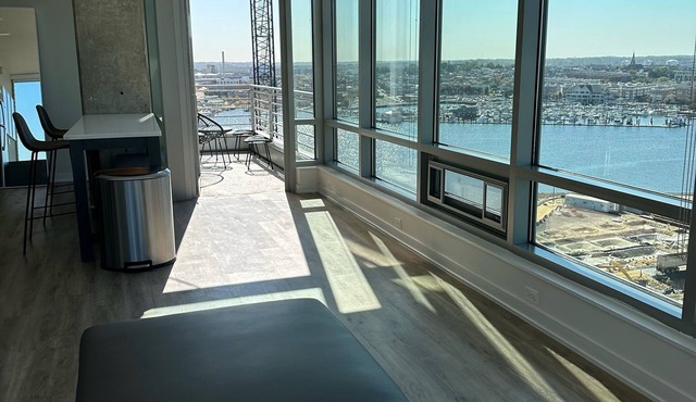 2BR/2BA Highrise Luxury Apt With Private Balcony