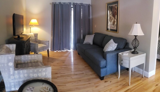 2BR/2BA home close to Asheville, Hendersonville, minutes to Airport and Ag Cntr