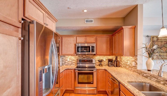 2BR/2BA LAKEFRONT CONDO 305 Private Beach/Balcony/indoor pool.
