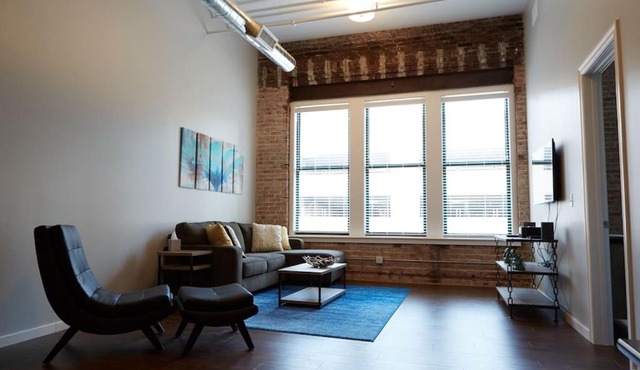 2BR 2BA Loft In Historic Downtown KC