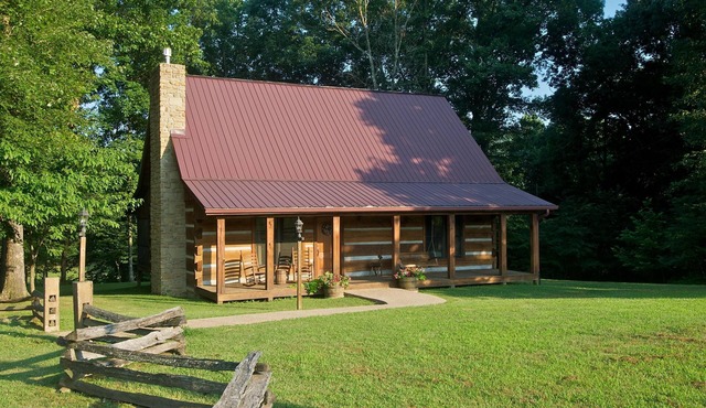 2BR, 2BA Log Cabin