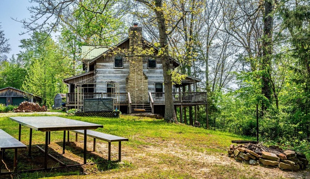 2BR, 2BA Log Cabin