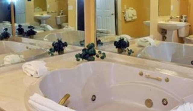 2BR 2BA Luxury Woodstone w Hot Tub at Massanutten