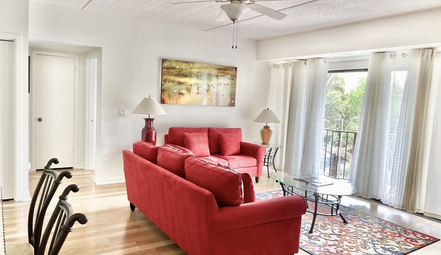 2BR 2BA New King Mattress, Walk-In Shower, Pool, Balcony, Tennis, Pickleball