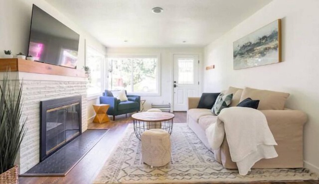 2BR 2BA Northgate, Seattle Location with Patio, BBQ, and Backyard