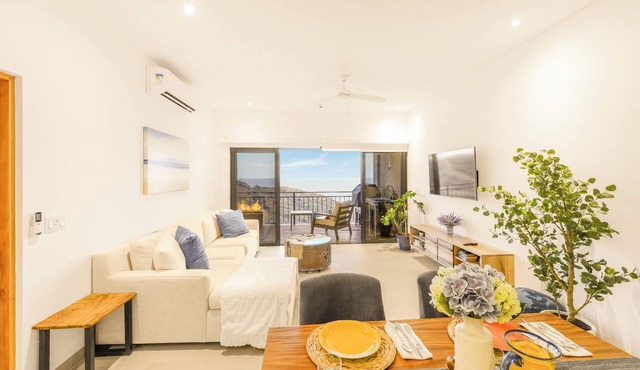 2BR/2BA Oceanfront Lux Surf Condo in Los Cerritos w/Pool, Gym, Hot Tub, Sauna