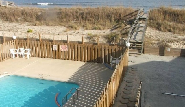 2BR/2BA Oceanfront Condo, Pool, Sleeps 6, monthly optional b/w nov and feb 28th