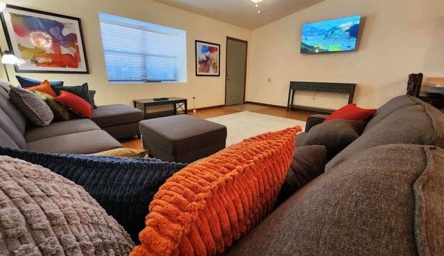 2BR 2BA Only 3 miles to the Capitol Near Park Ave