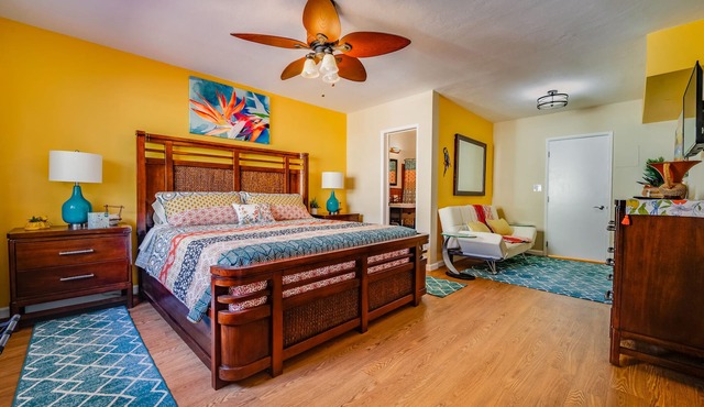 2BR/2BA Owner's Unit, Very Large, Private Backyard