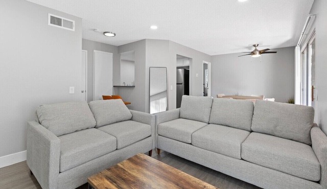 2BR/2BA Queen Suite APT w/ Pool