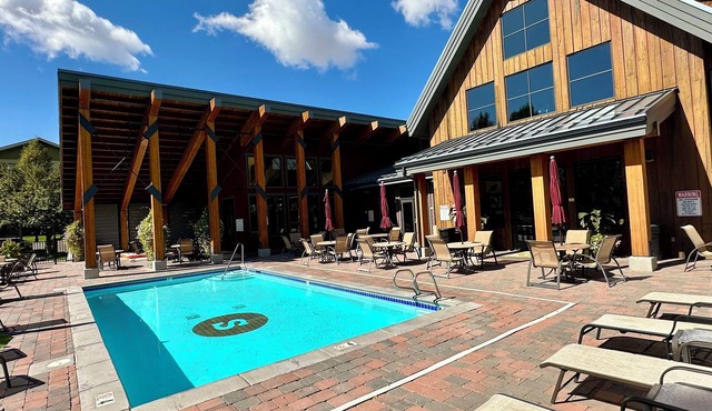 2BR/2BA Retreat Near Sun Valley · Pool & Hot Tub