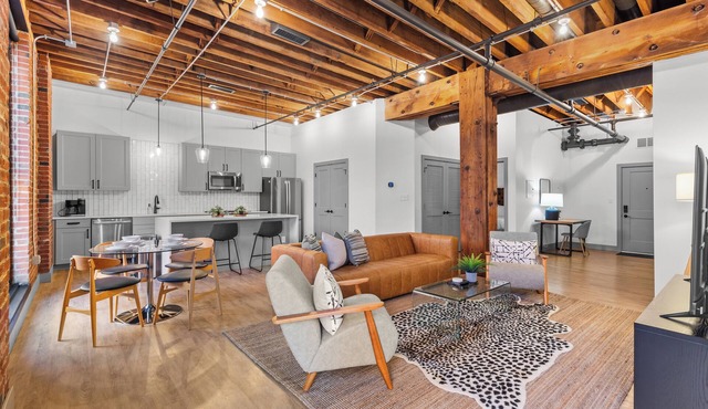 2BR 2BA Riverfront Loft W/D Gated Parking