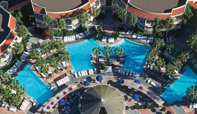 2BR/2BA Sleeps 6 Coronado Beach Resort w/kitchenette by historic Hotel Del -wow!