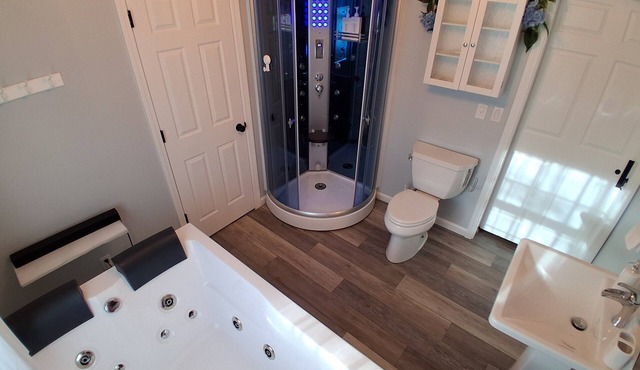 2BR/2BA - Summersville | Steam Sauna, Jetted Tub