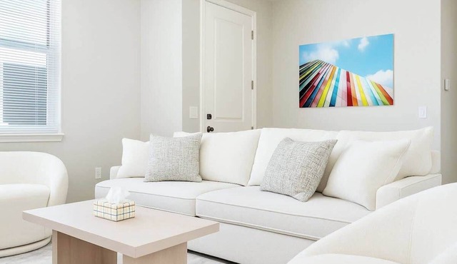 2BR/2BA w/3 Beds Prime Location