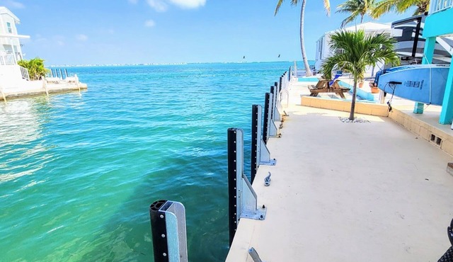 2BR,2BA w KING Master,35' SeaWall-SS and Quartz Kitchen,Bikes, Kayaks and VIEWS