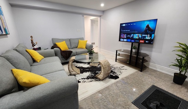 2BR+2Bath! 2queen beds! Luxurious Large Private Quiet Free Parking & Ultra Clean