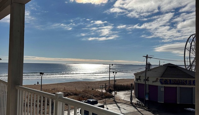 2BR 2Bath Beachfront condo with amazing views in heart of Old Orchard Beach