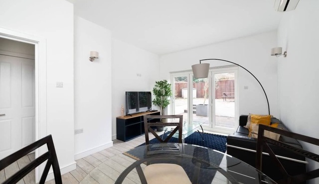 2BR 2Baths ground floor garden apartment