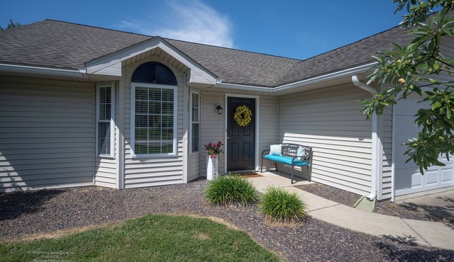 2BR/2Bth, walking to Holiday World. Outdoor grilling area. Family Friendly!