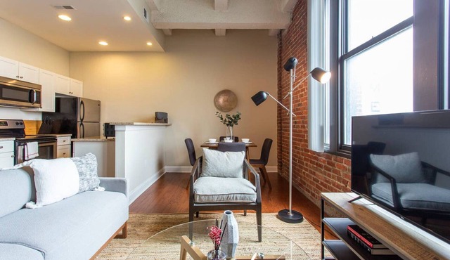 2BR Apartment | Free Parking, Full Kitchen, 0.9 mi to Rittenhouse Sq