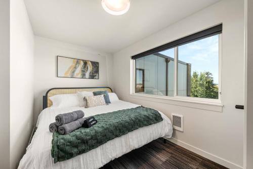 2BR Apartment in DT with Parking