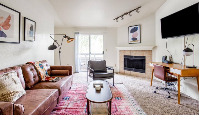 2BR Apartment in Lake Oswego