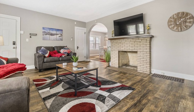 2BR Apartment in the Heart of Canton