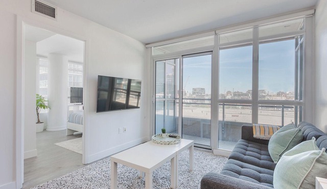 2BR Apartment in Toronto - Entertainment District