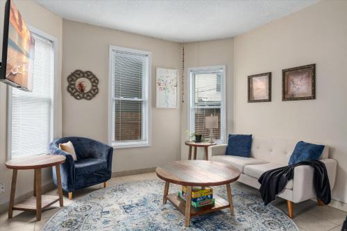 2BR Apartment Near Downtown with Workspace - Snapdragon