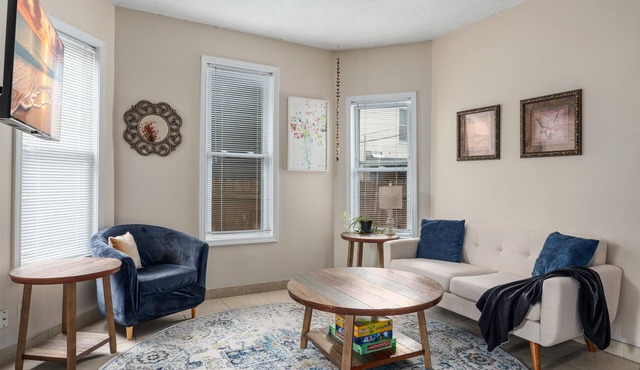 2BR Apartment Near Downtown with Workspace - Snapdragon