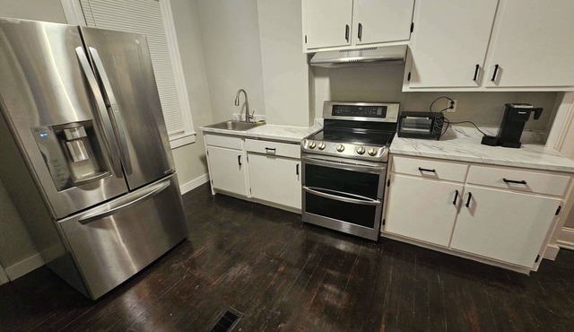 2BR Apartment Near Wesleyan 102