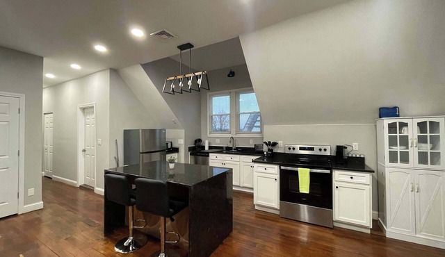 2BR Apartment Near Wesleyan 301